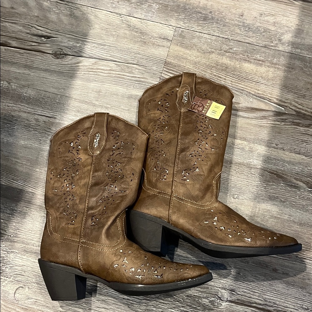 MWT Roper Tan Heeled Western Boots